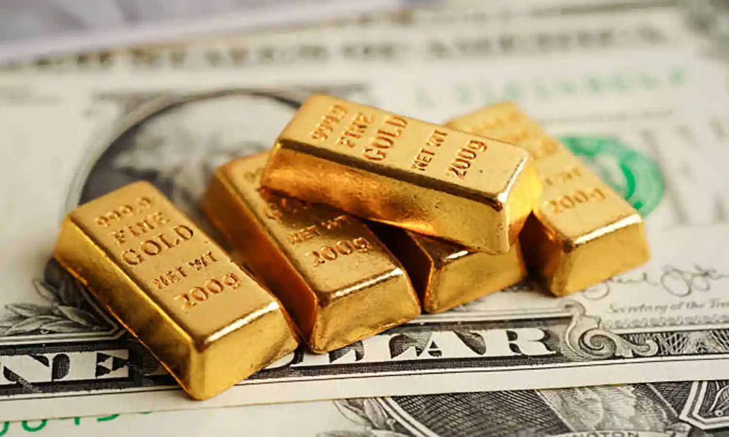 Sepi Katalis, Harga Emas Turun Jelang Pergantian Tahun