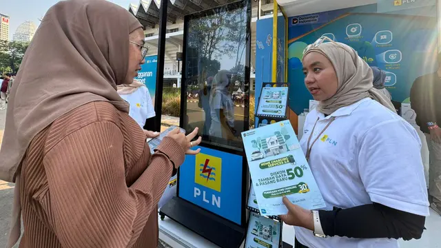PLN Tawarkan Diskon Pengisian Mobil Listrik di Rumah di Acara Stand Up Fest 2025