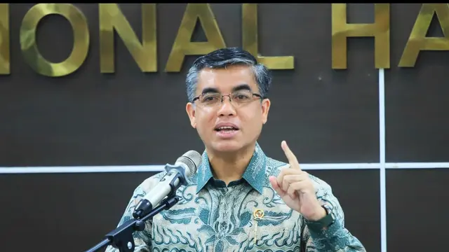 Menaker Mau Hitung Dampak Tarif Trump 19 Persen Buat RI