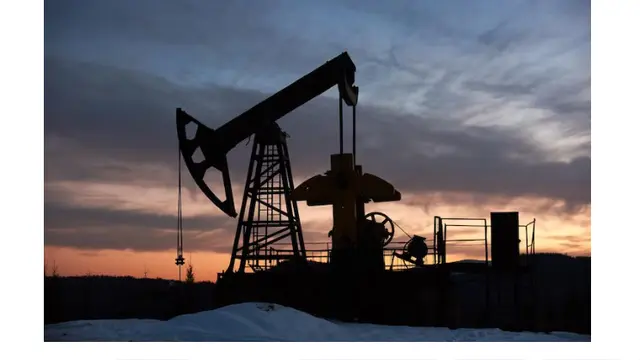 Harga Minyak Dunia Turun, Brent dan WTI Sama-Sama Melemah