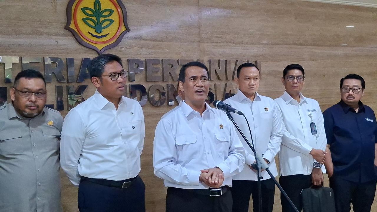 Mentan Pecat Staf yang Mengaku Dirjen dan Memeras Petani Ratusan Juta