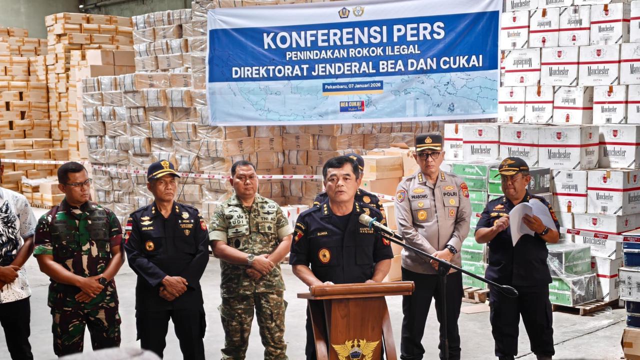 Bea Cukai Musnahkan 160 Juta Batang Rokok Ilegal di Pekanbaru