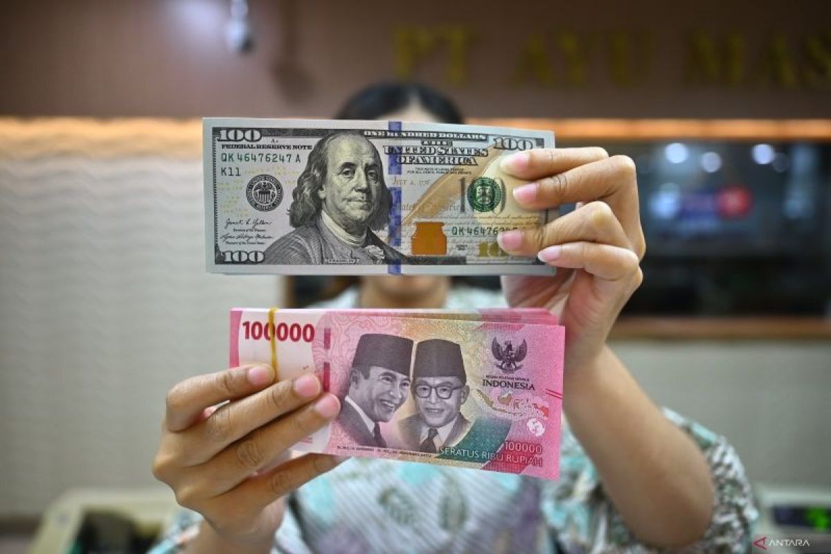 Rupiah Menguat terhadap Dolar AS pada 15 Januari 2025, Berpotensi ke Level 16.825