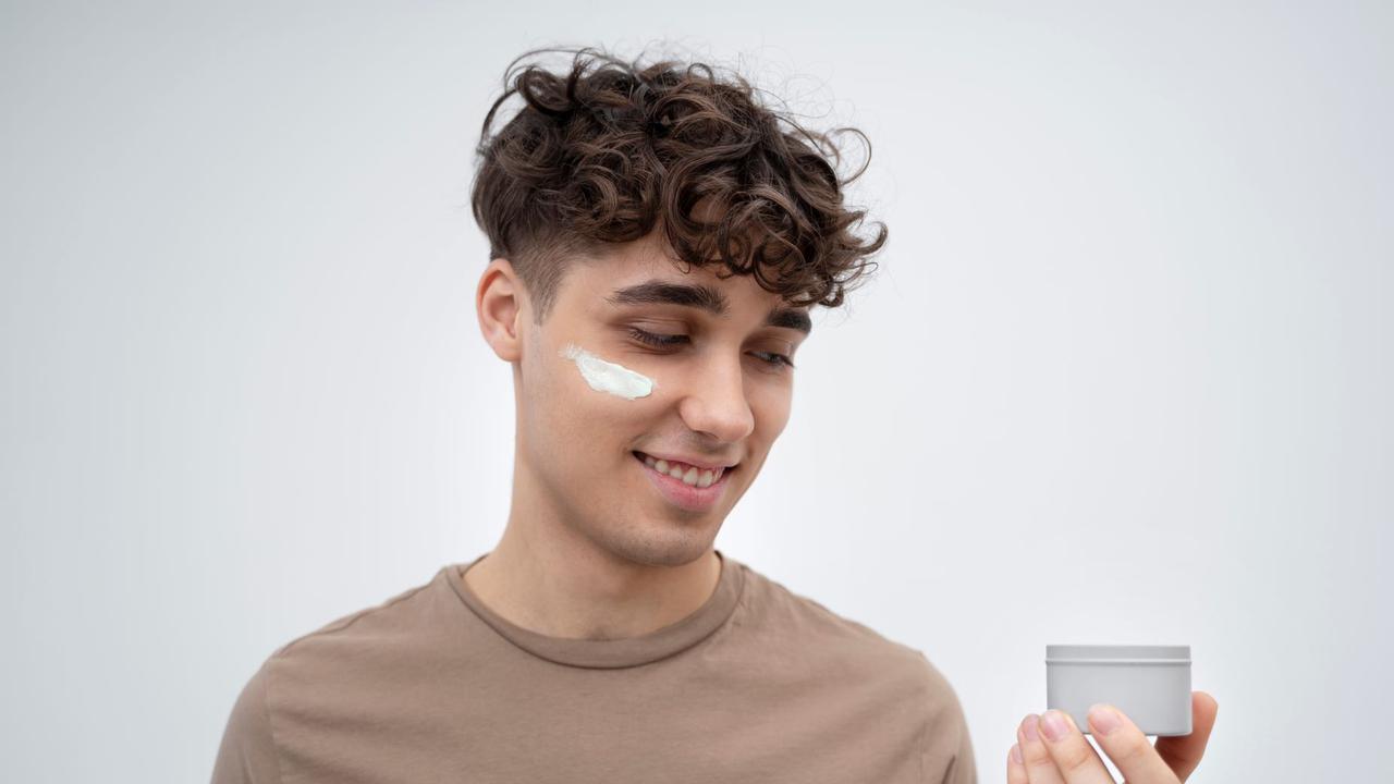 Gen Z Dorong Tren Riasan Pria, Industri Kecantikan Makin Berkembang