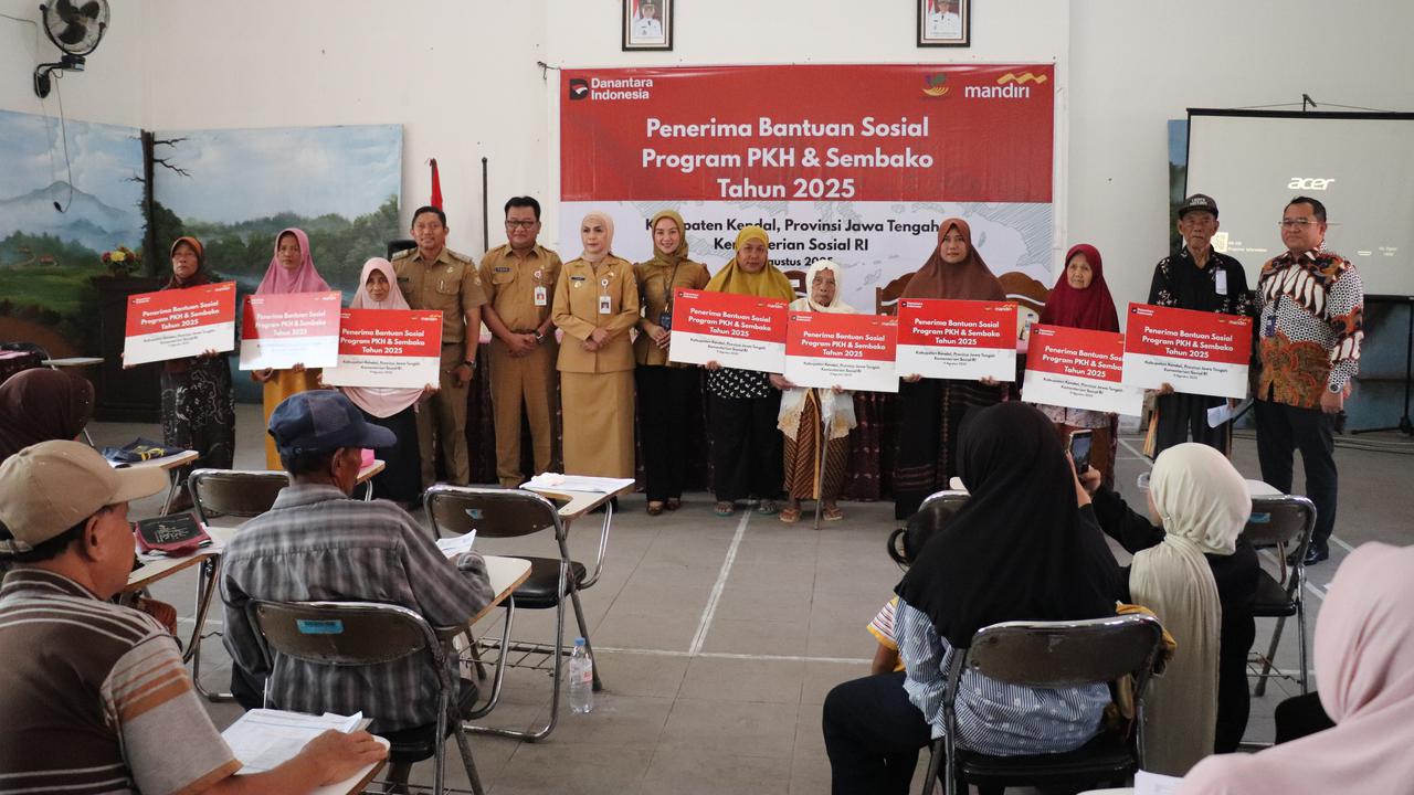 Bank Mandiri Salurkan Rp15,1 Triliun Bansos ke 7,45 Juta Penerima Sepanjang 2025