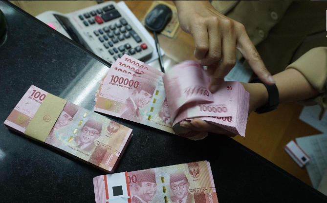 Rupiah Melemah Jadi Rp16.884 per Dolar AS — Ini Penyebabnya
