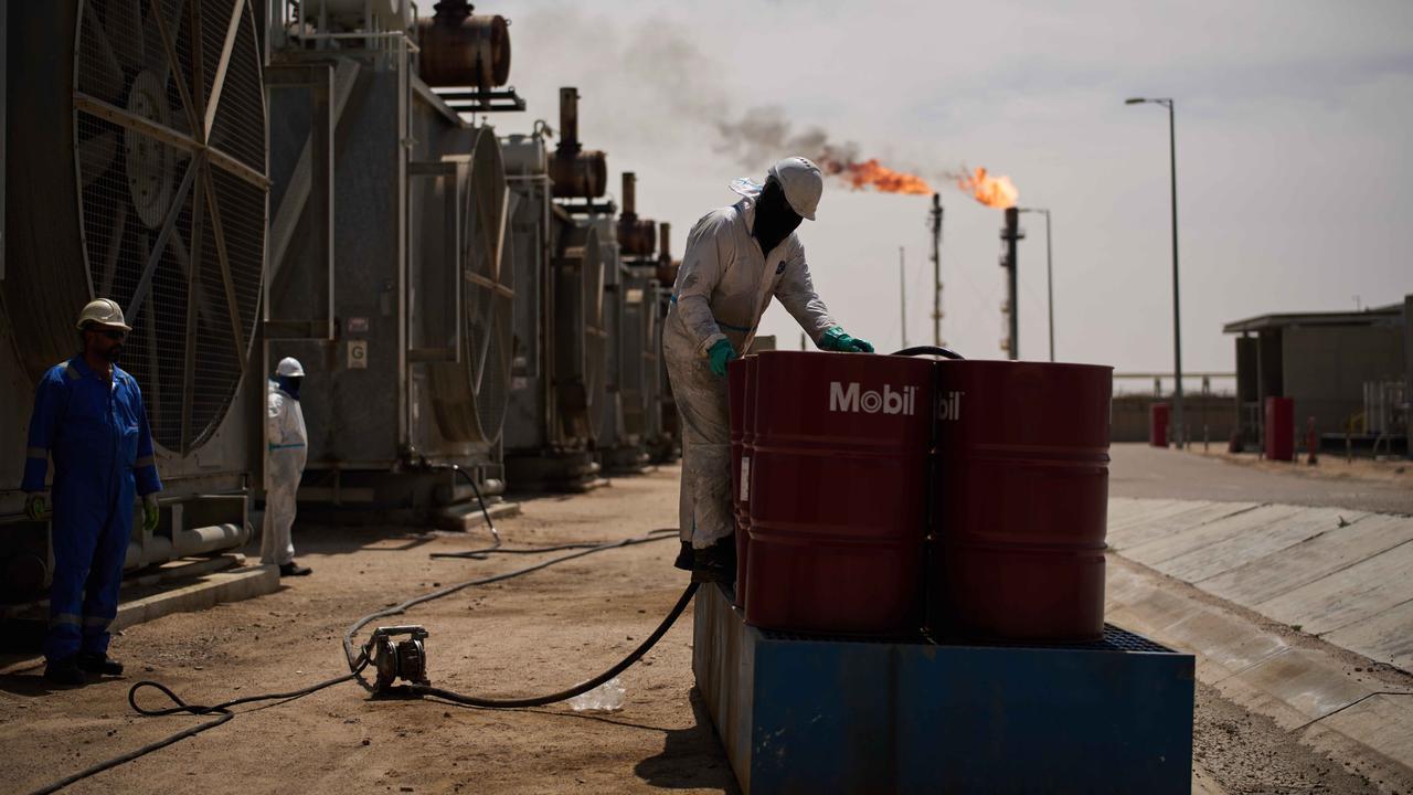 Harga Minyak Dunia Naik Tajam, Brent Cetak Rekor Kenaikan Bulanan