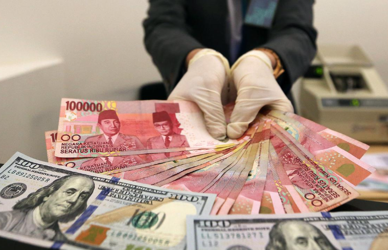 Rupiah Melemah, Tembus Rp17.400 per Dolar AS