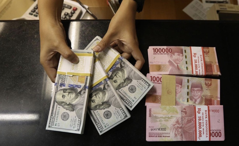 Rupiah Terancam Tembus Rp18.000 per Dolar AS, Ini Faktor Pendorongnya