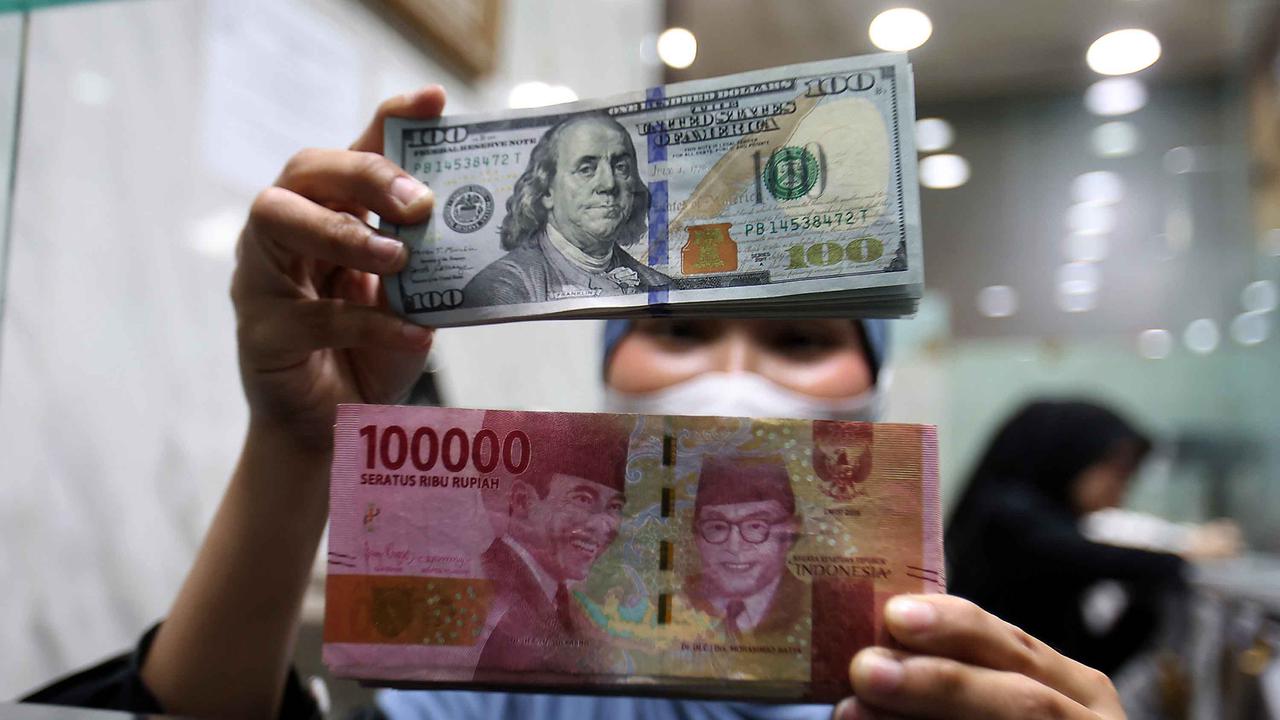 Rupiah Melemah, Diperkirakan Tembus Rp 17.850 per Dolar AS