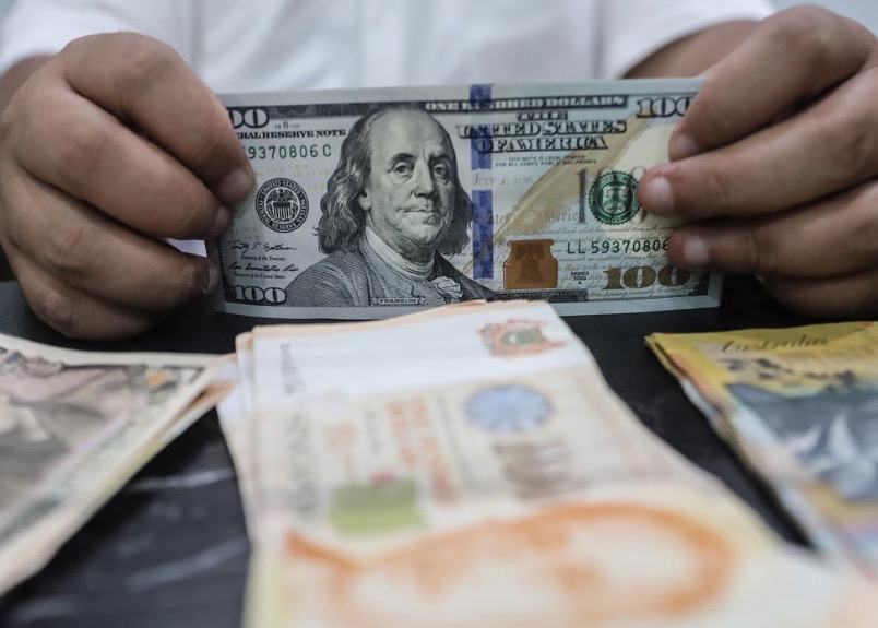 Rupiah Tertekan, Kurs Berpotensi Tembus Rp18.000 per Dolar AS