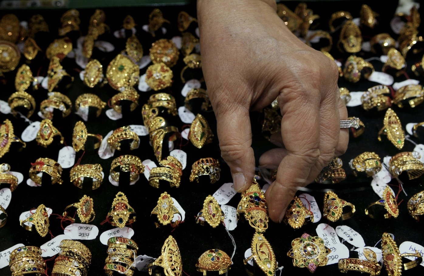 Emas Antam Melemah Rp 15.000, Simak Daftar Harga Terbaru