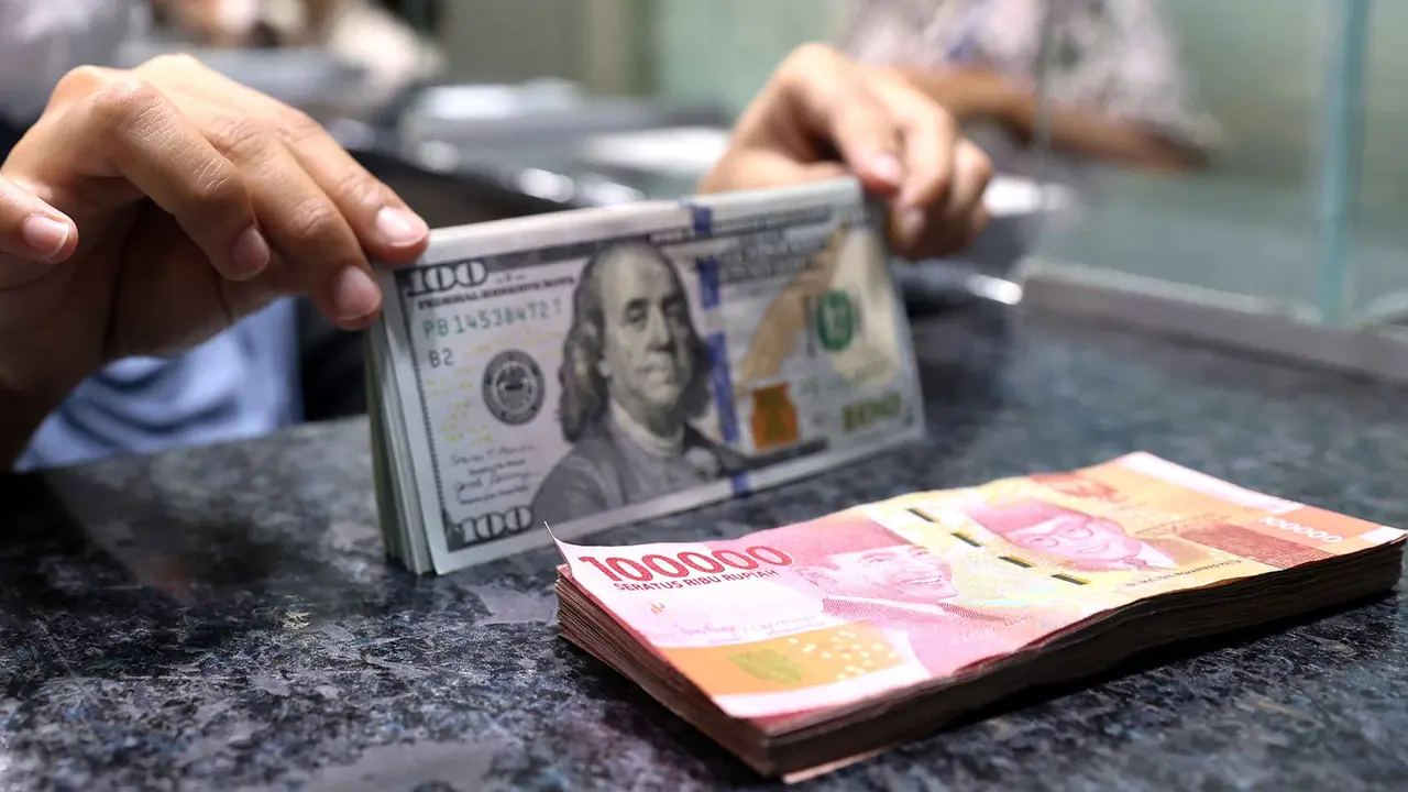 DHE 100% Jadi Tameng Rupiah dari Tekanan Dolar AS