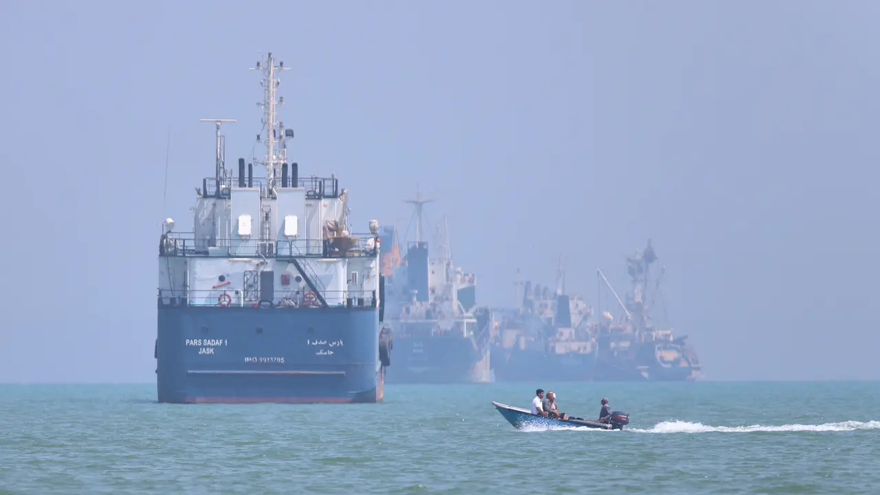 Harga Minyak Melemah 6% Sepekan, Ketegangan Selat Hormuz Mulai Mereda
