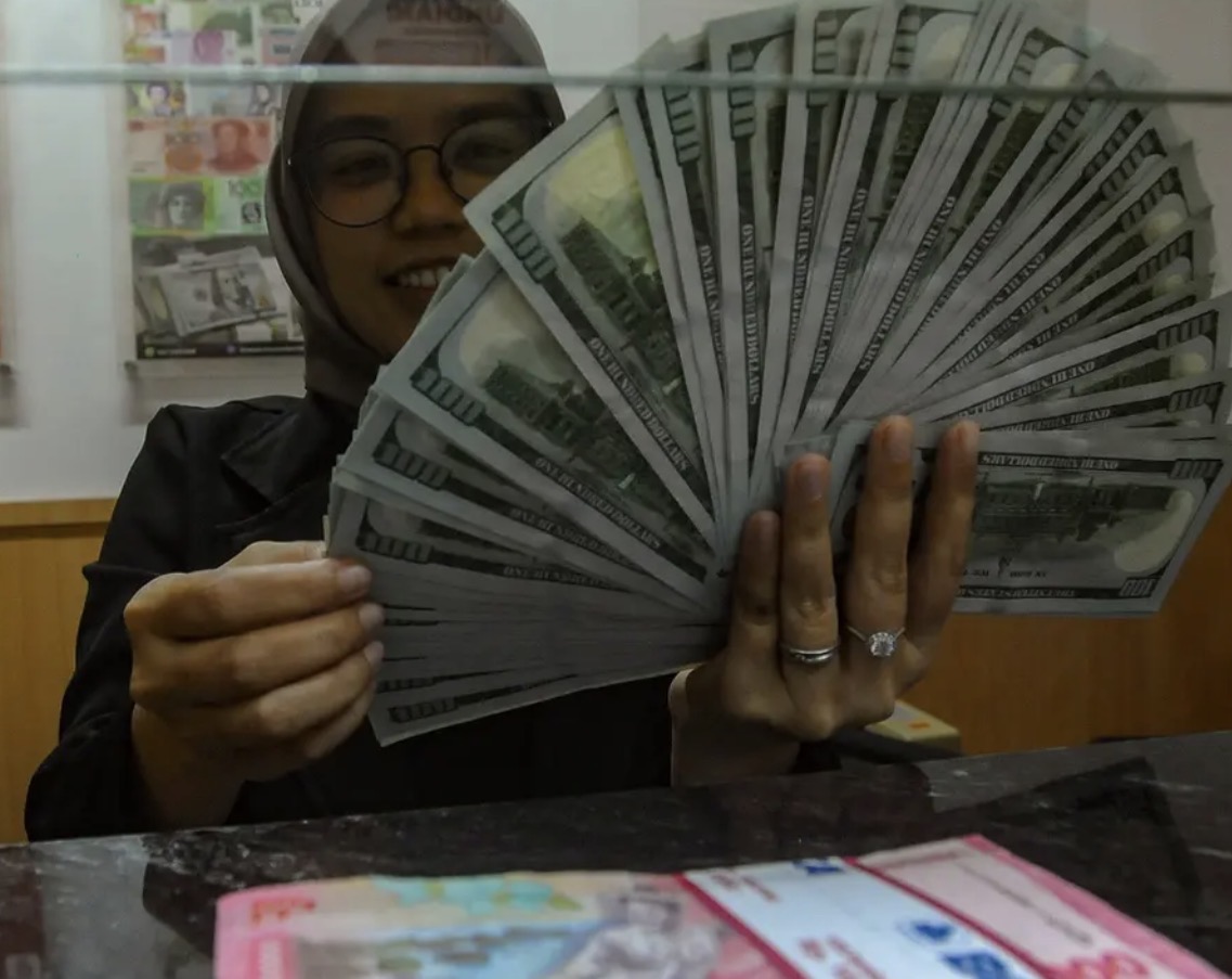 Rupiah Dibuka Melemah pada Perdagangan Kamis Pagi