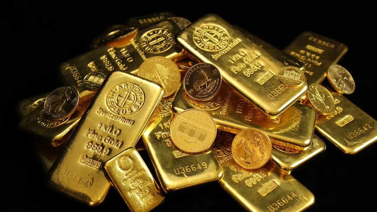 Harga Emas Dunia Melemah, Pasar Dibayangi Kebijakan The Fed dan Konflik Timur Tengah