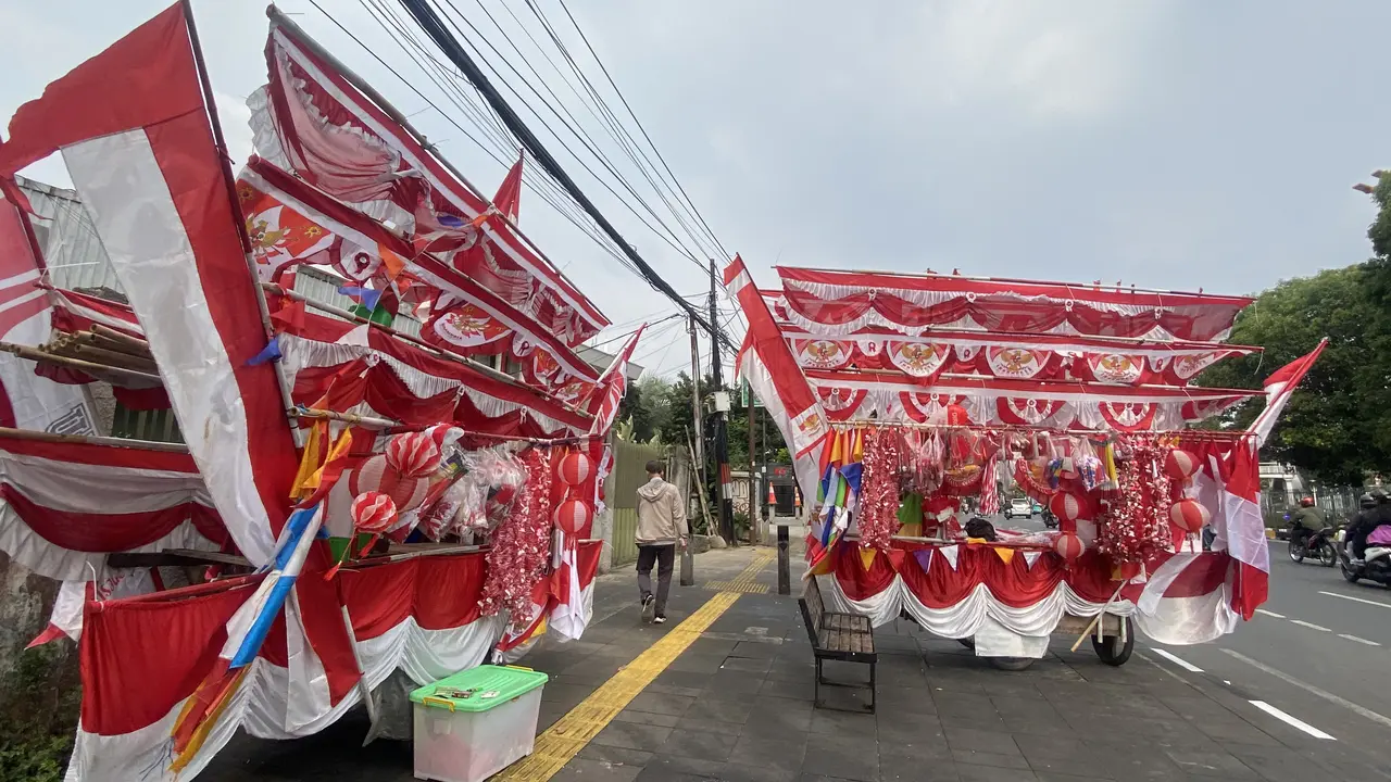Penjual Bendera Merah Putih Keluhkan Penurunan Omzet, Tertekan Gempuran Toko Online