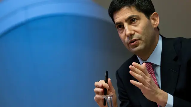 Bos The Fed Beri Sinyal Suku Bunga Bisa Naik